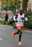 BMW Berlin Marathon - News - Kipchoge Lowers His Own World Record At BMW Berlin Marathon