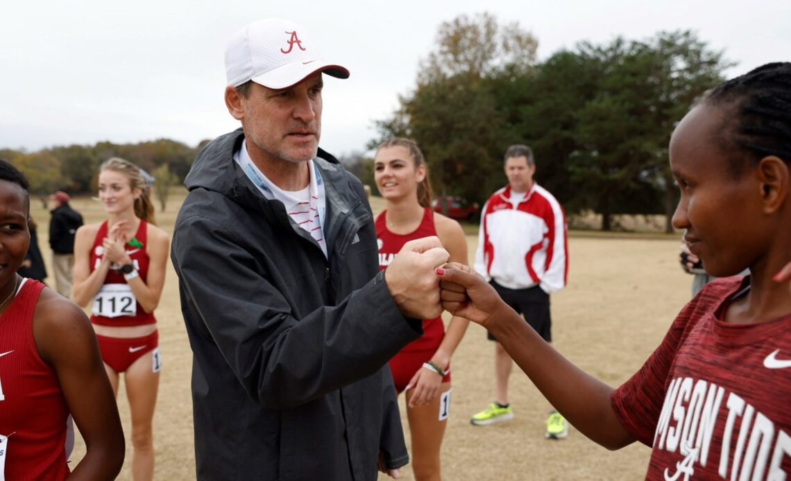 Alabama Cross Country’s Dan Waters Named Women’s NCAA South Region Coach of the Year
