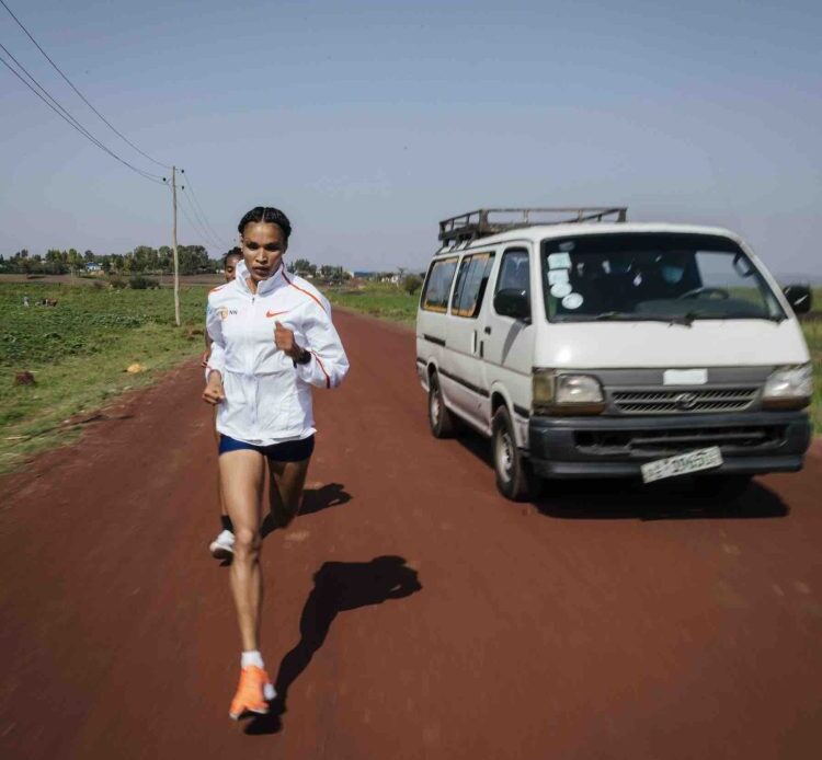 What should we expect from Letesenbet Gidey on her marathon debut in Valencia?