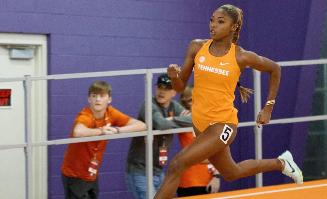 Tennessee Sweeps 200m Dashes At Carolina Challenge