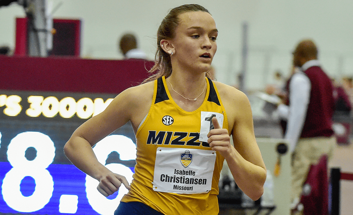 Track and Field to Open Season at Hawkeye Invitational