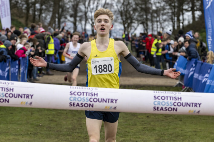 Bell and Heggie take U17 titles as Giffnock win five team golds