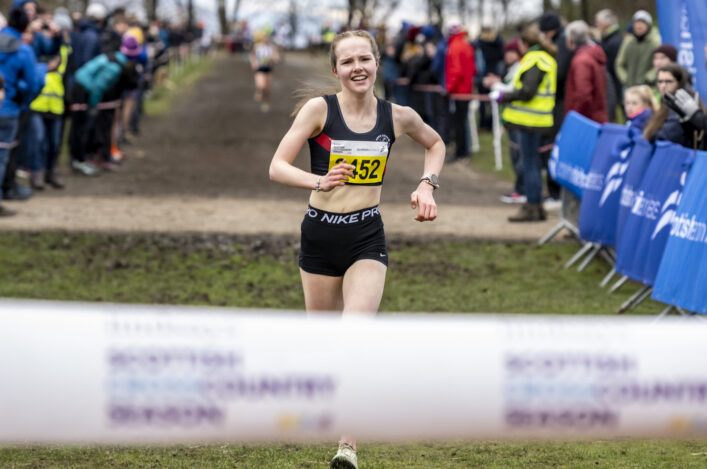 Heggie and Bell take U17 titles as Giffnock win five team golds