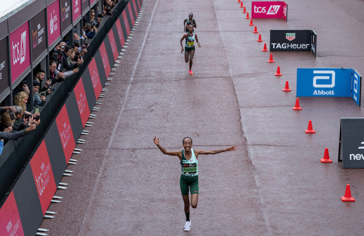 Sifan Hassan wins London Marathon rich in drama