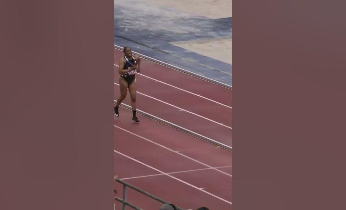 Anchor leg refuses to stop after injury in 4x400 at Penn Relays #shorts