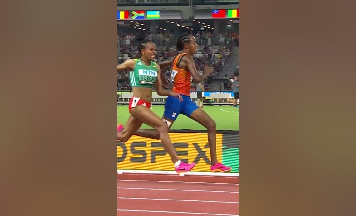 Dramatic 10,000m finish 😳 #shorts #athletics #ethiopia