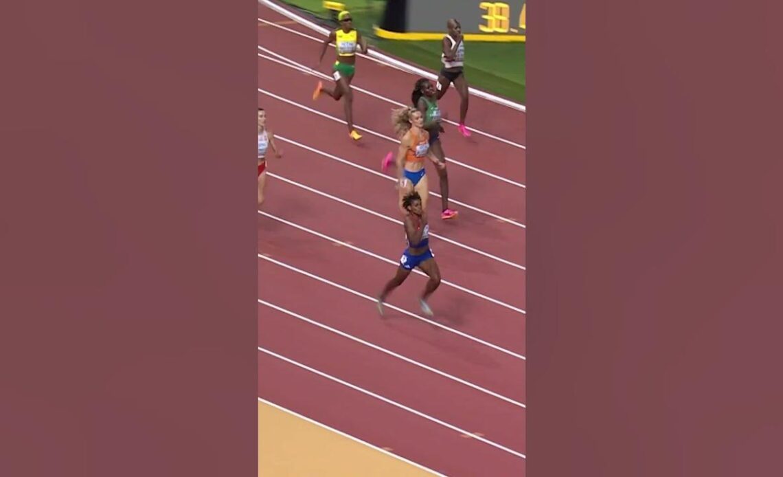 🇩🇴's Paulino surges to 400m gold 🔥 #athletics #worldathleticschamps #400m #domincanrepublic