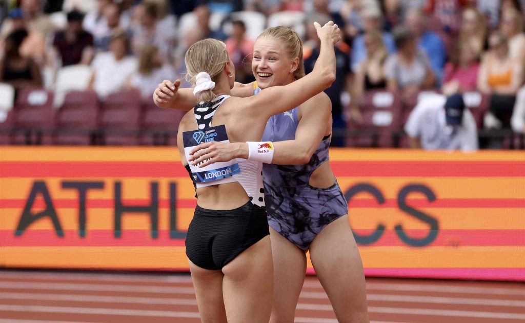 Wilma Murto clears 4.81 meters in World Leader /National record.