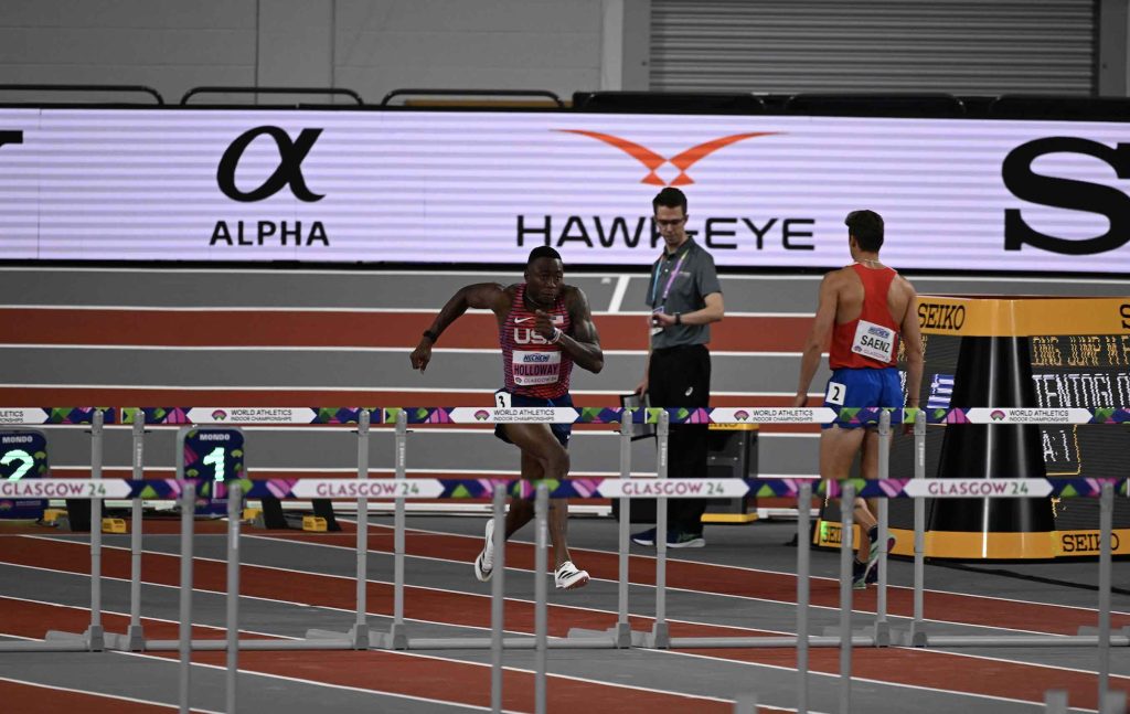 Grant Holloway defends his gold with a new CR!