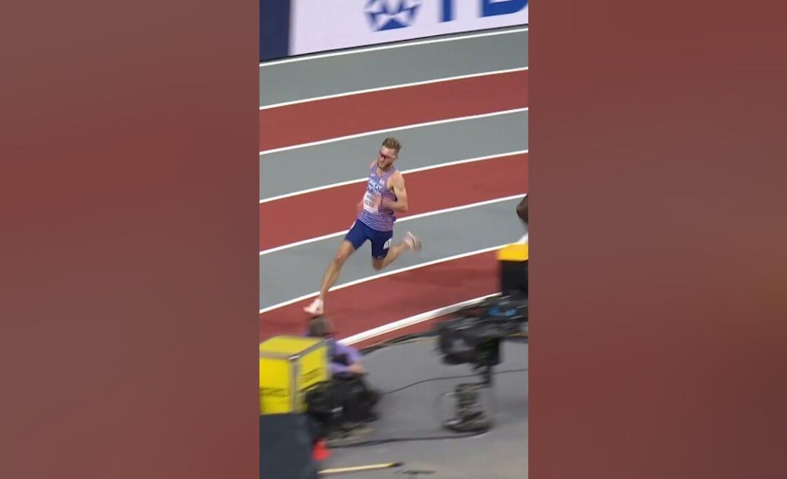 Josh Kerr turns on the jets in the 3000m 🛩️ #athletics #uk #sports #running #run #athlete #glasgow