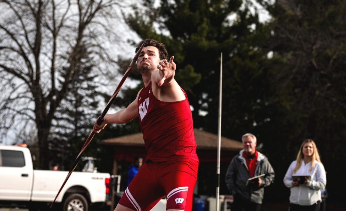 Throwers dominate to kick off road trip