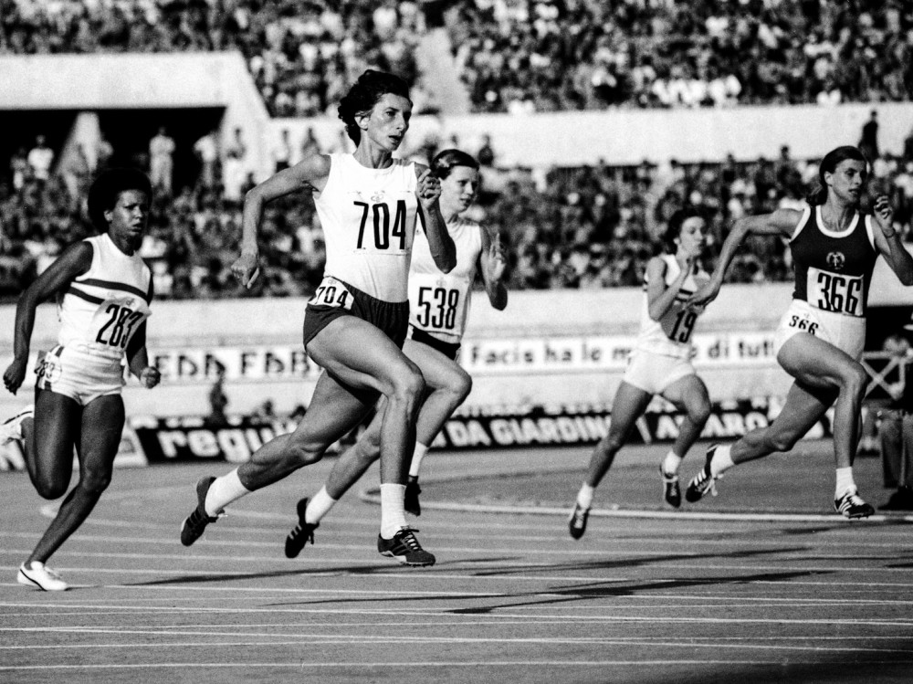 This Day in Track & Field History, Basil Heatley sets Marathon WR of 2:13.55, (1963), Irena Swewinska sets 200m WR of 22.21 (1974), by Walt Murphy News and Results Services