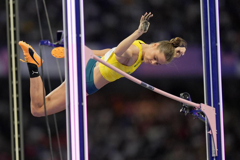 News - Nina Kennedy Finally Tops Katie Moon In Women's Pole Vault; Roje Stona Noses Ahead Of Myolas Alekna For Discus Gold