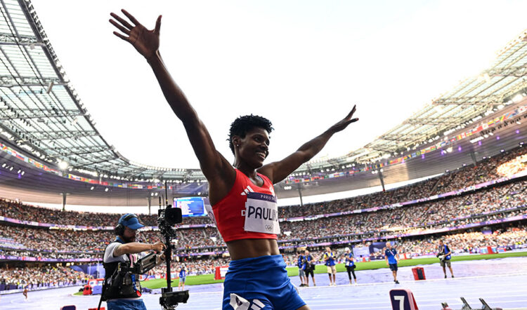 Record-breaking Paulino flies to Olympic 400m gold