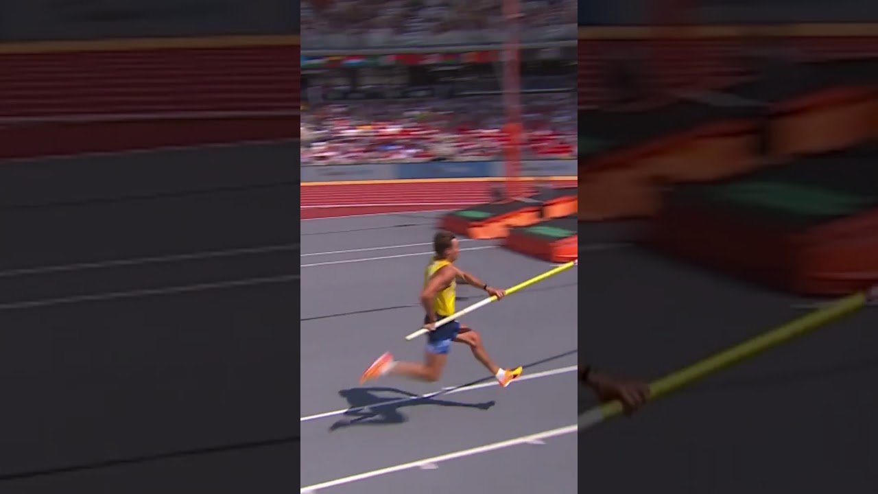 look at that clearance 😮‍💨 #trackandfield #running #olympics #polevault #sports