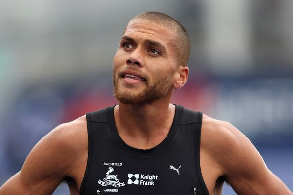 Elliot Giles sets World Mile Road record of 3:51.3 in Dusseldorf!