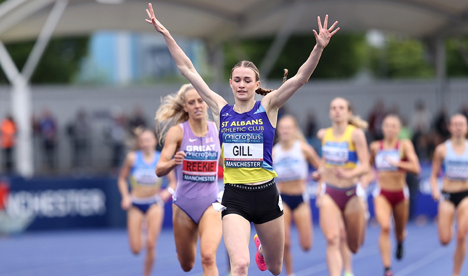 Phoebe Gill runs 53.65 over indoor 400m at Lee Valley