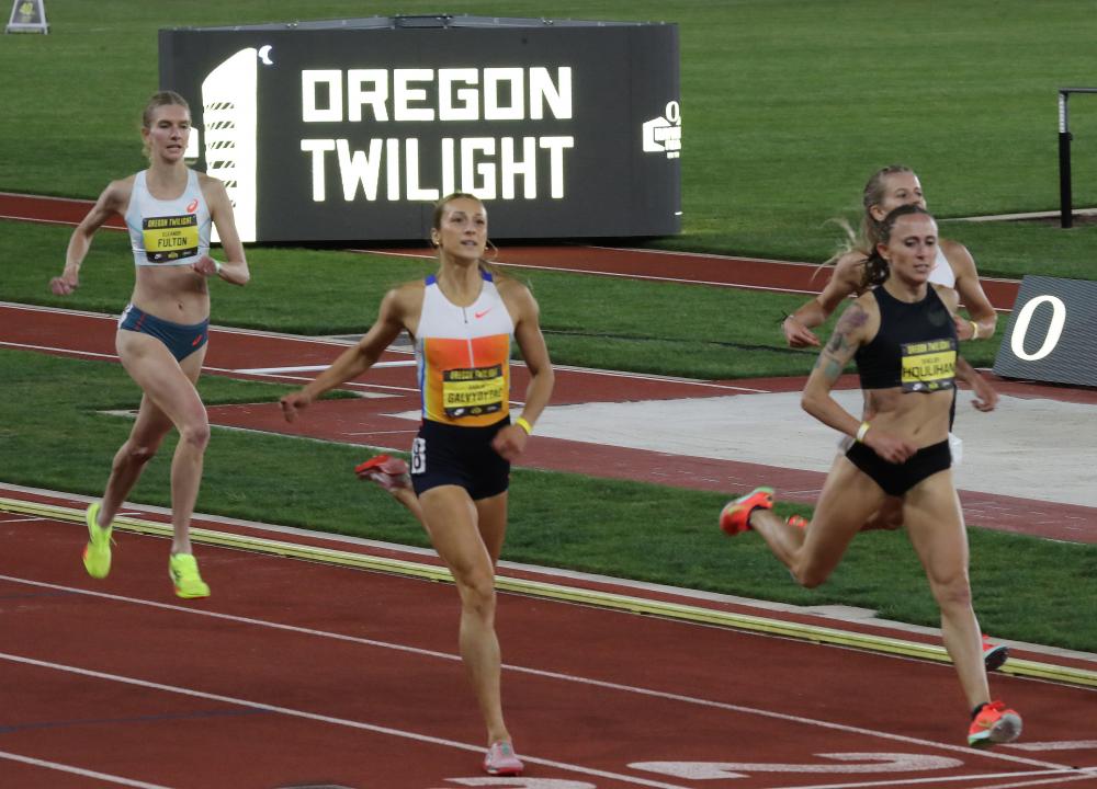 News - Shelby Houlihan Finds A Way Out Of Box, Breaks Oregon Twilight Women's 1,500 Record