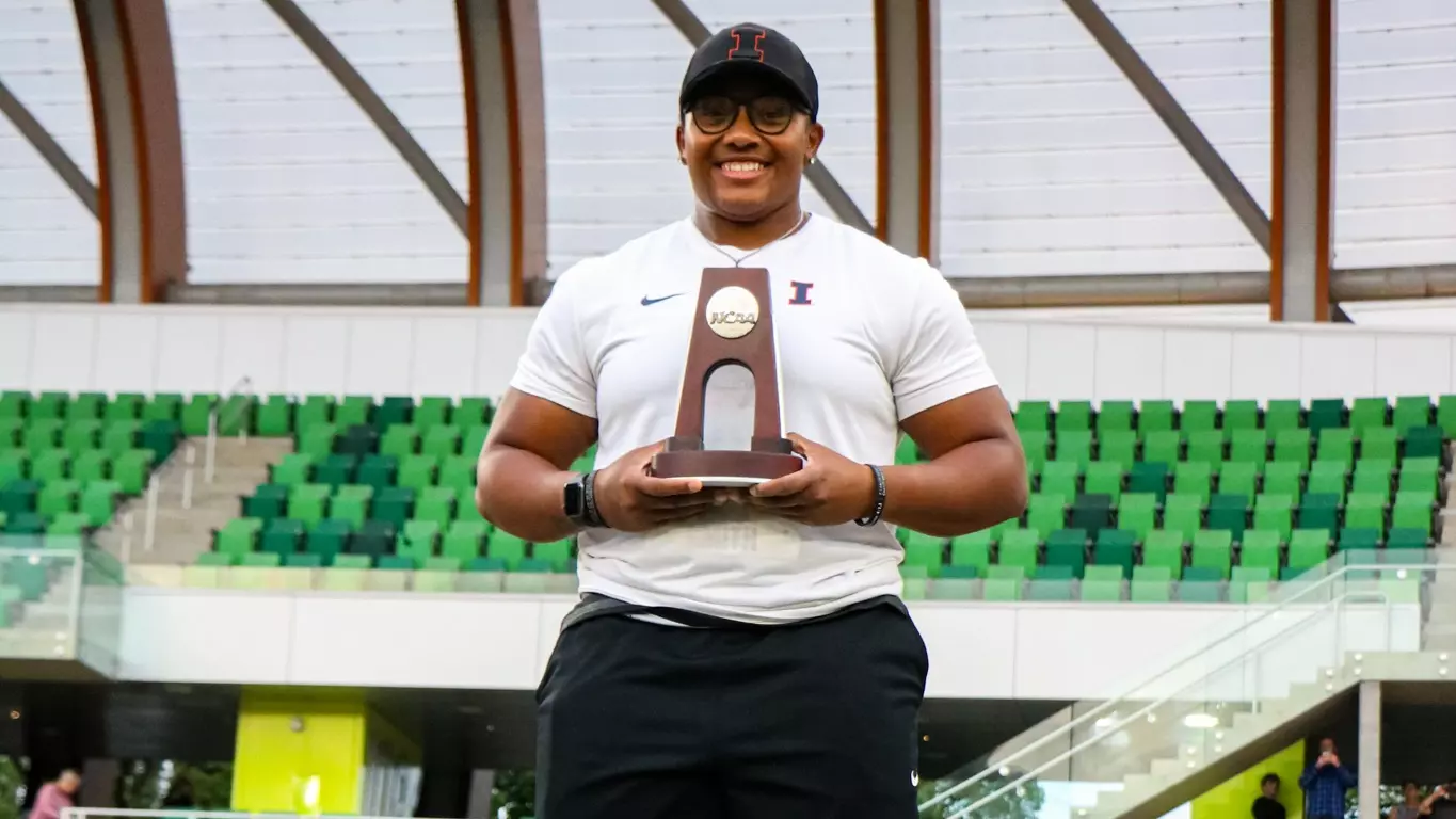 Smith Becomes National Shot Put Runner-Up, Three Other Illini Earn All-America Honors