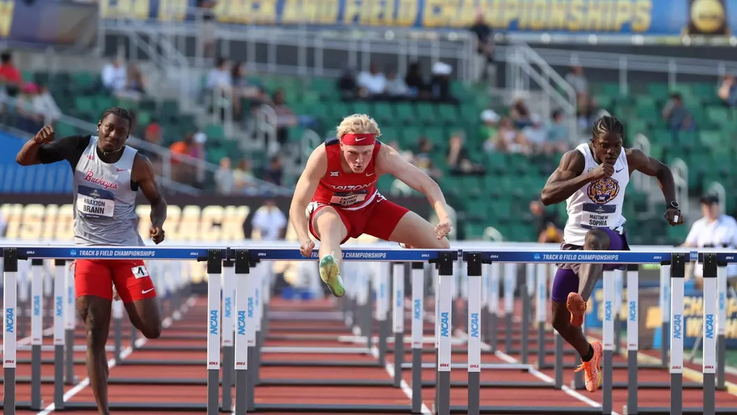 Zach Extine Advances to 110m Hurdles Final on Day 1 of NCAA Championships