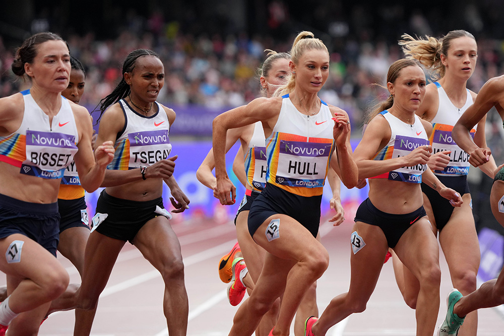 London DL — Damp Conditions, Crisp Performances