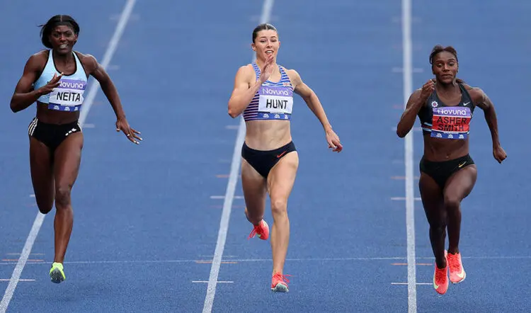 Home comforts help Asher-Smith to 200m gold